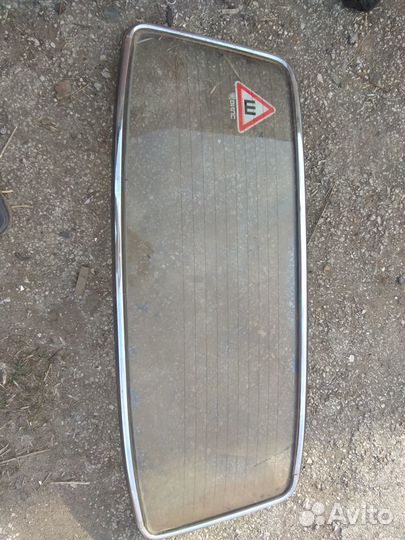Заднее стекло на волгу В сборе