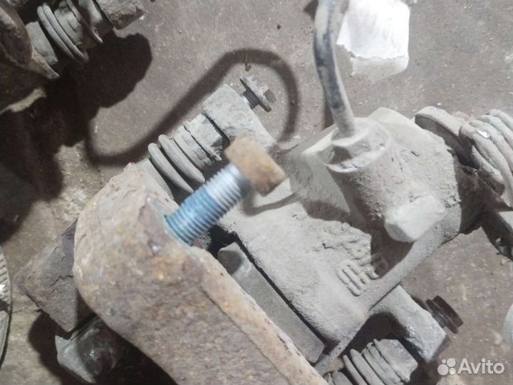 Суппорт тормозной задний левый, правый Peugeot 308