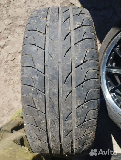 245/45 R18 100