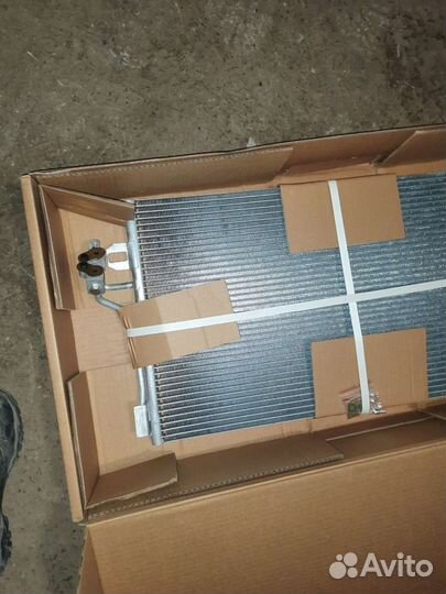 Радиатор кондиционера на мерседес вито виано 639