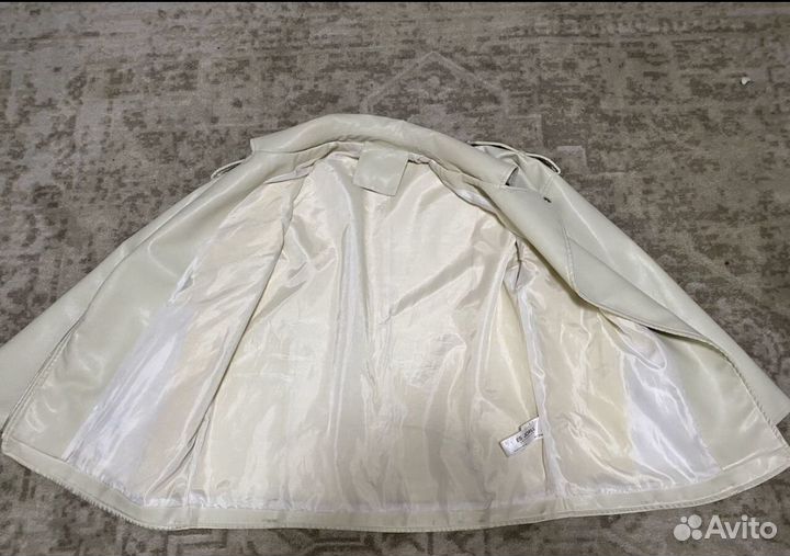 Светлая Куртка кожаная женская молочно-белая 44-46