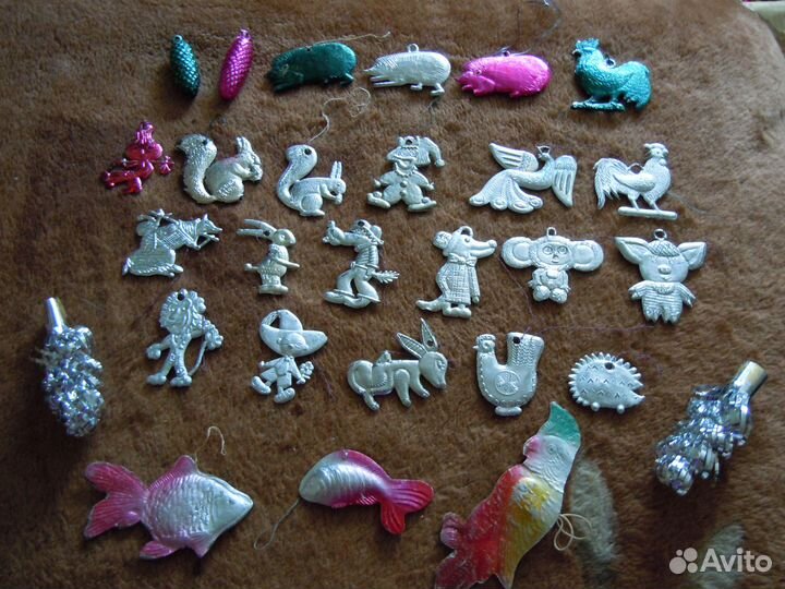 Новогодние игрушки из колкого пластика