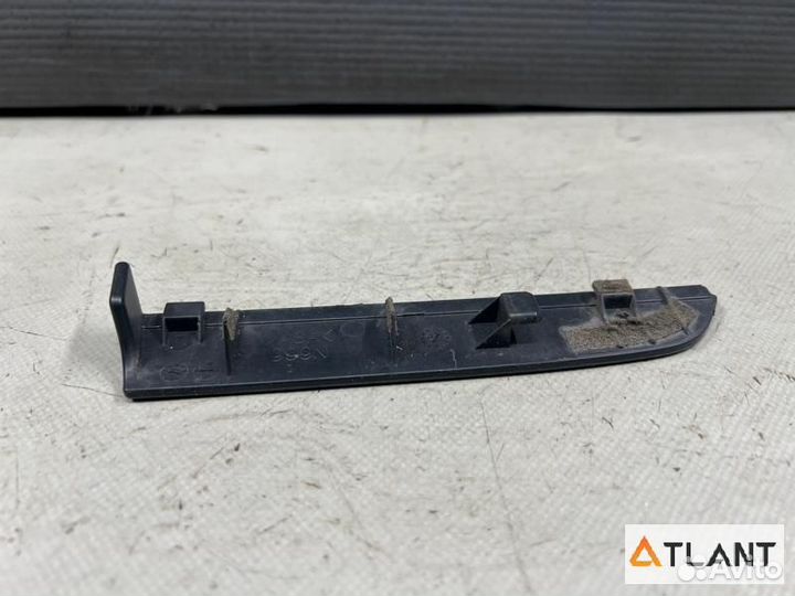 Заглушка полоза сдвижной двери задний правый toyot