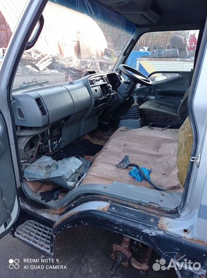 Кабина Митсубиси Кантер по запчастям