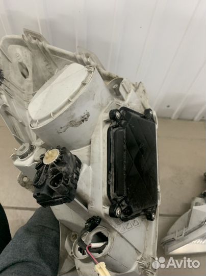 Фары ксенон Toyota Allion 240