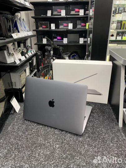 Ноутбук Apple MacBook Pro 13 Mid 2019