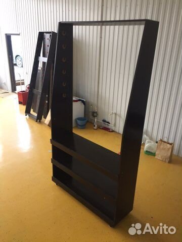 Стойка - стеллаж под обои с полками