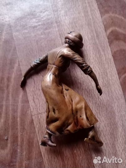 Старинная бронзовая статуэтка