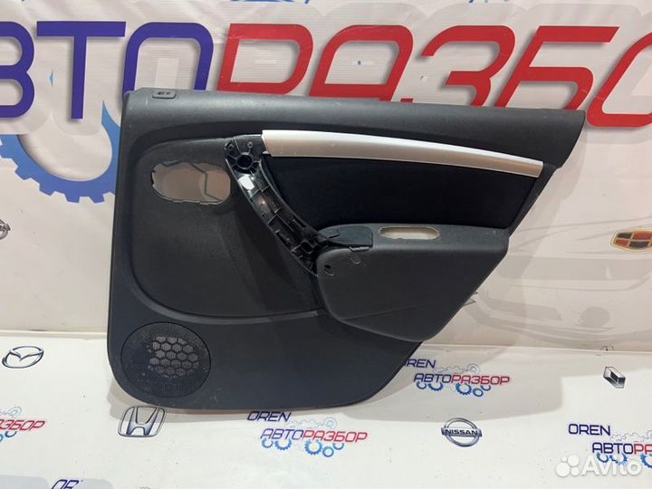 Обшивка боковой двери задняя правая Nissan Terrano