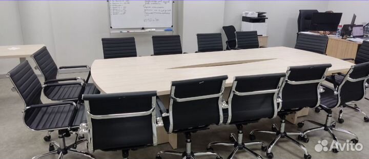 Стол переговорный. В наличии