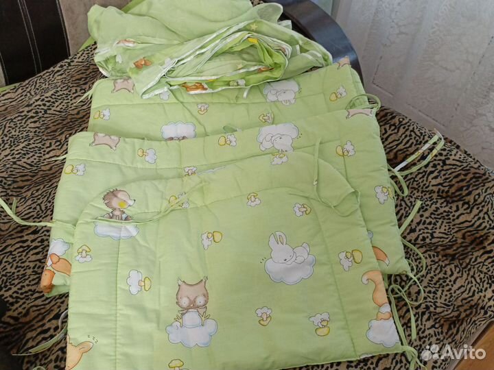 Бортики вместе с балдахинами