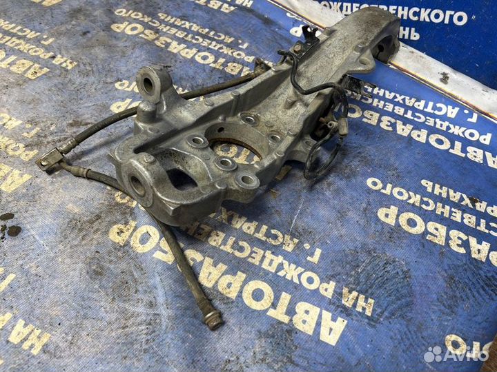 Передний левый поворотный кулак Infiniti Fx37