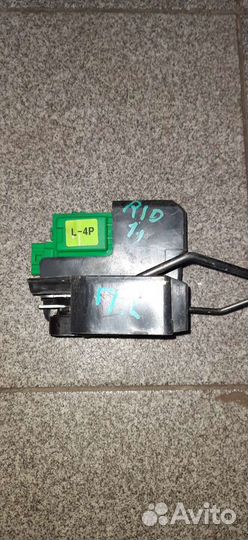 Замок двери передней левой Kia Rio 2011-2017