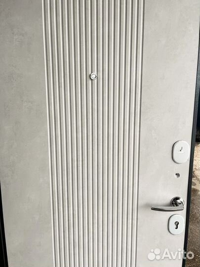 Дверь входная бетон