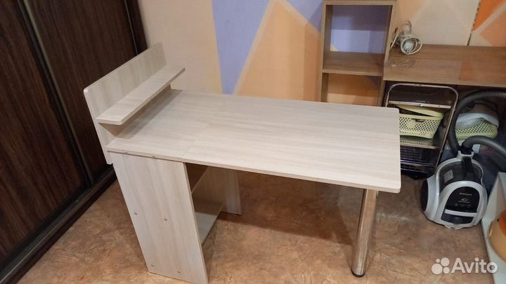 Маникюрный стол складной бу