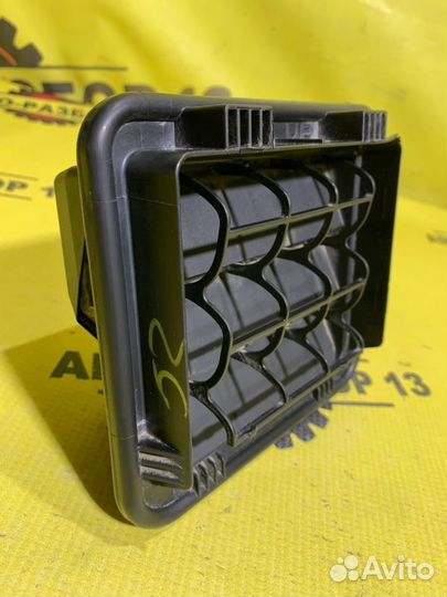 Решетка вентиляционная задняя левая Kia Ceed 3 CD