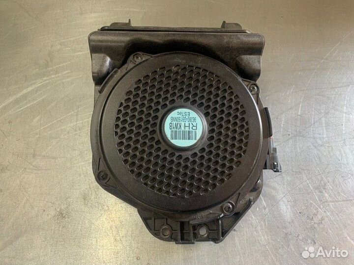 Сабвуфер передний правый Genesis G70 седан G4KL