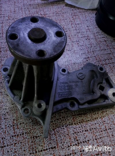 Продаю водяной насос на Форд