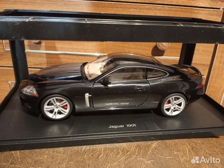Jaguar XKR-S Autoart 1/18