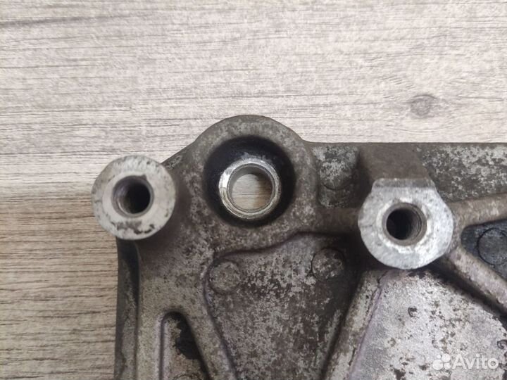 Кронштейн компрессора кондиционера Hyundai SantaFe