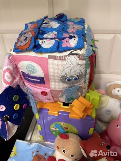 Корзина для игрушек с игрушками