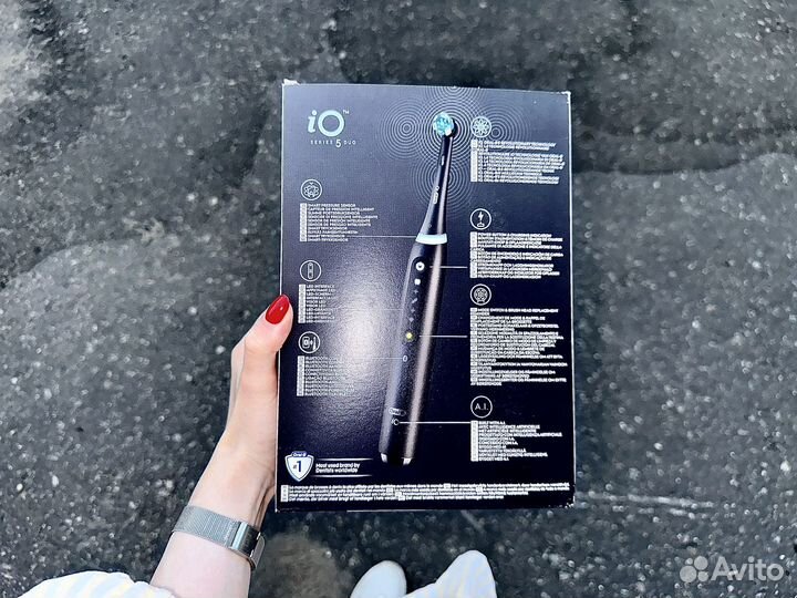 Oral-B iO 5 DUO Black and White