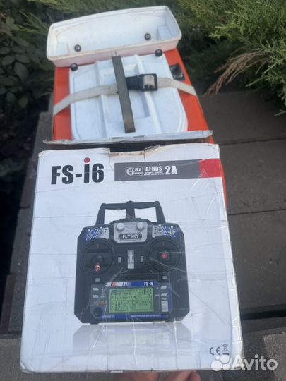 Прикормочный кораблик с gps и глубиномером