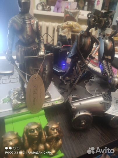 Сувениры любые есть