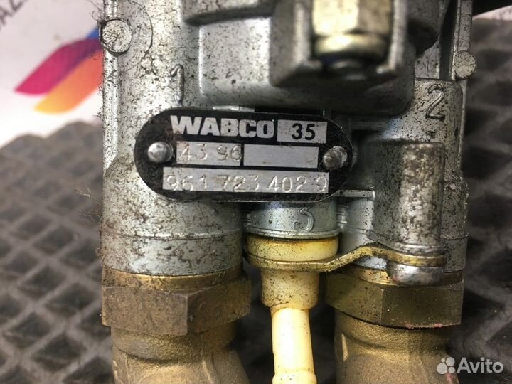 Кран ручного тормоза Renault Magnum