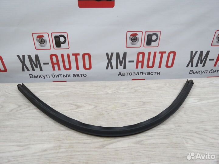 Уплотнитель двери передний правый Kia Rio 3