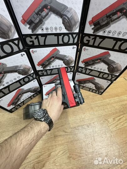 Мощный пистолет Glock 17 на орбизах