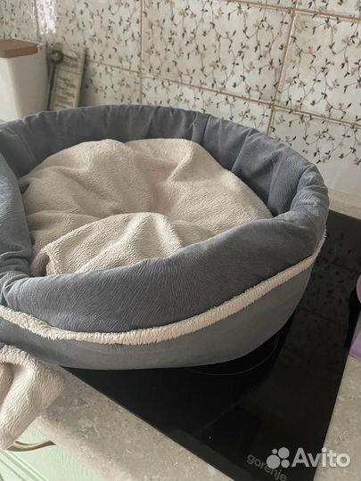 Лежанка для кошки состояние новое