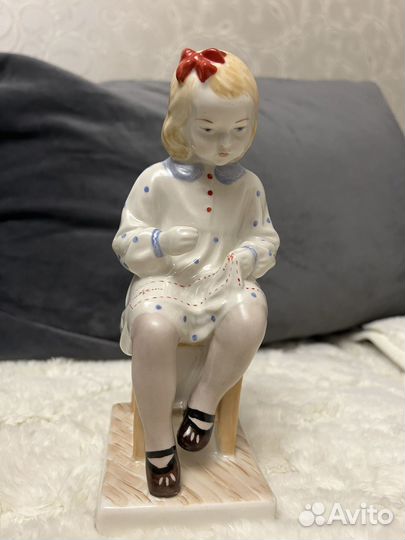 Фарфоровая статуэтка 