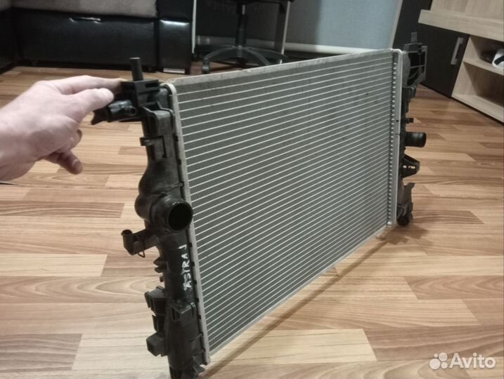 Радиатор охлаждения Opel Astra j