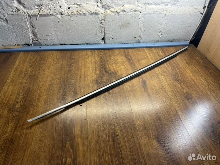 Молдинг стекла передний левый Volvo Xc90