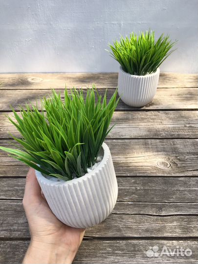 Искусственная зелень осока в кашпо для декора