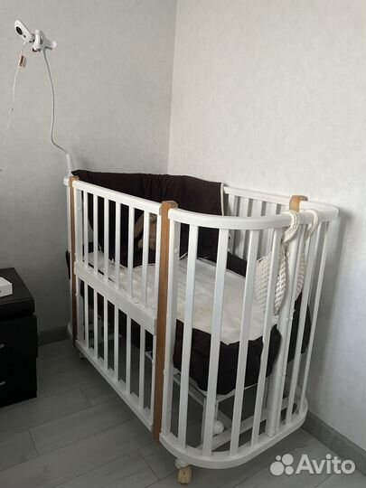 Детская кроватка трансформер с маятником