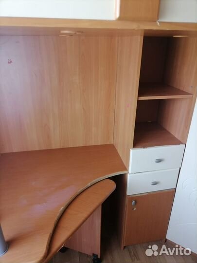 Кровать чердак со столом и шкафом