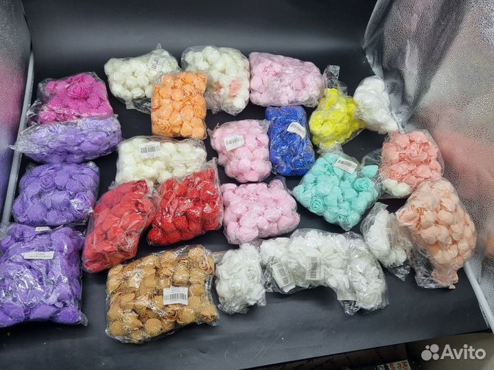 Розы из фоамирана много