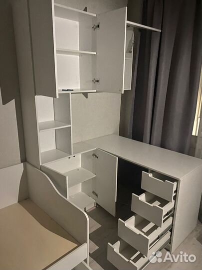 Продается комплект мебели в детскую комнату