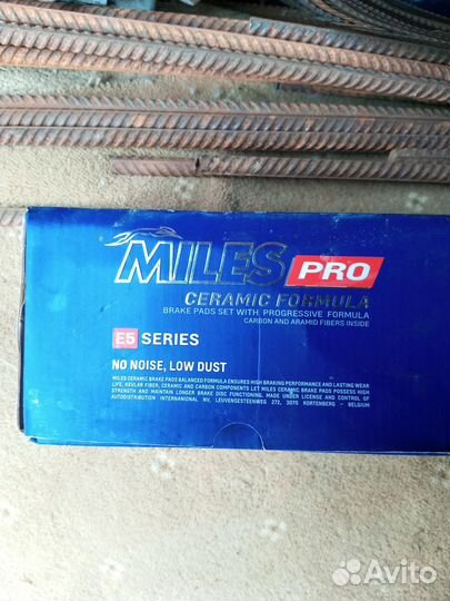 Тормозные колодки передние Мерседес Бенс