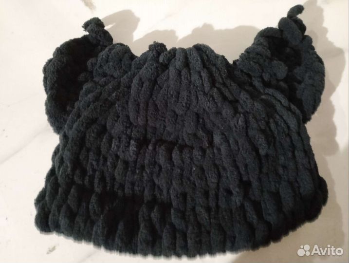 Шапка с ушками ручной вязки