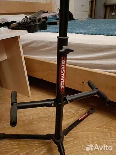 Стойка для гитар