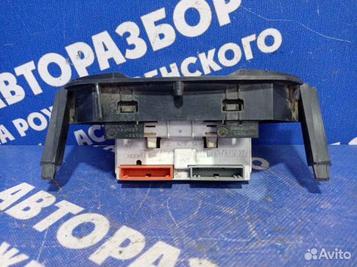 Дисплей информационный Renault Trafic минивен 2009