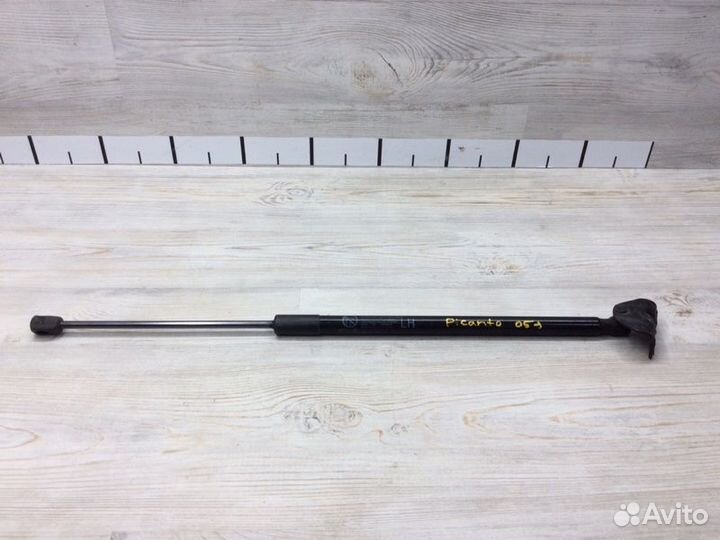 Амортизатор двери багажника левый Hyundai Tucson