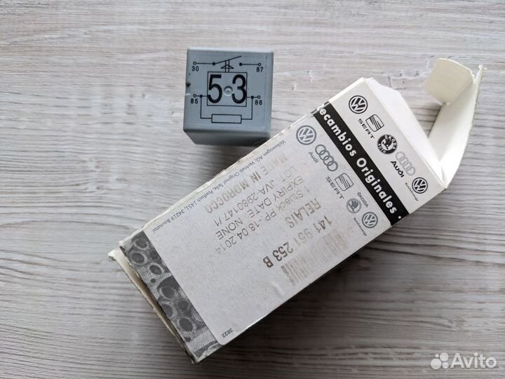 Реле 141 951 253 B