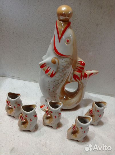 Графин с рюмками 