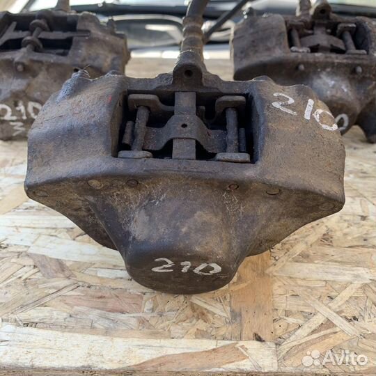 Суппорт задний Mercedes w210