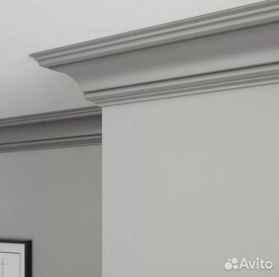 Клею потолочные плинтуса