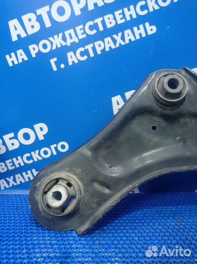 Передний правый рычаг Renault Fluence 1 седан 2011